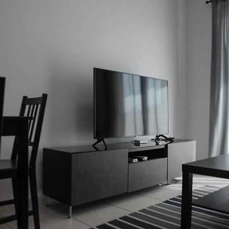 Renovated One Bedroom Apartment In Paphos With Pool Buitenkant foto