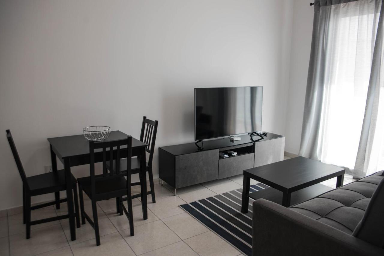 Renovated One Bedroom Apartment In Paphos With Pool Buitenkant foto