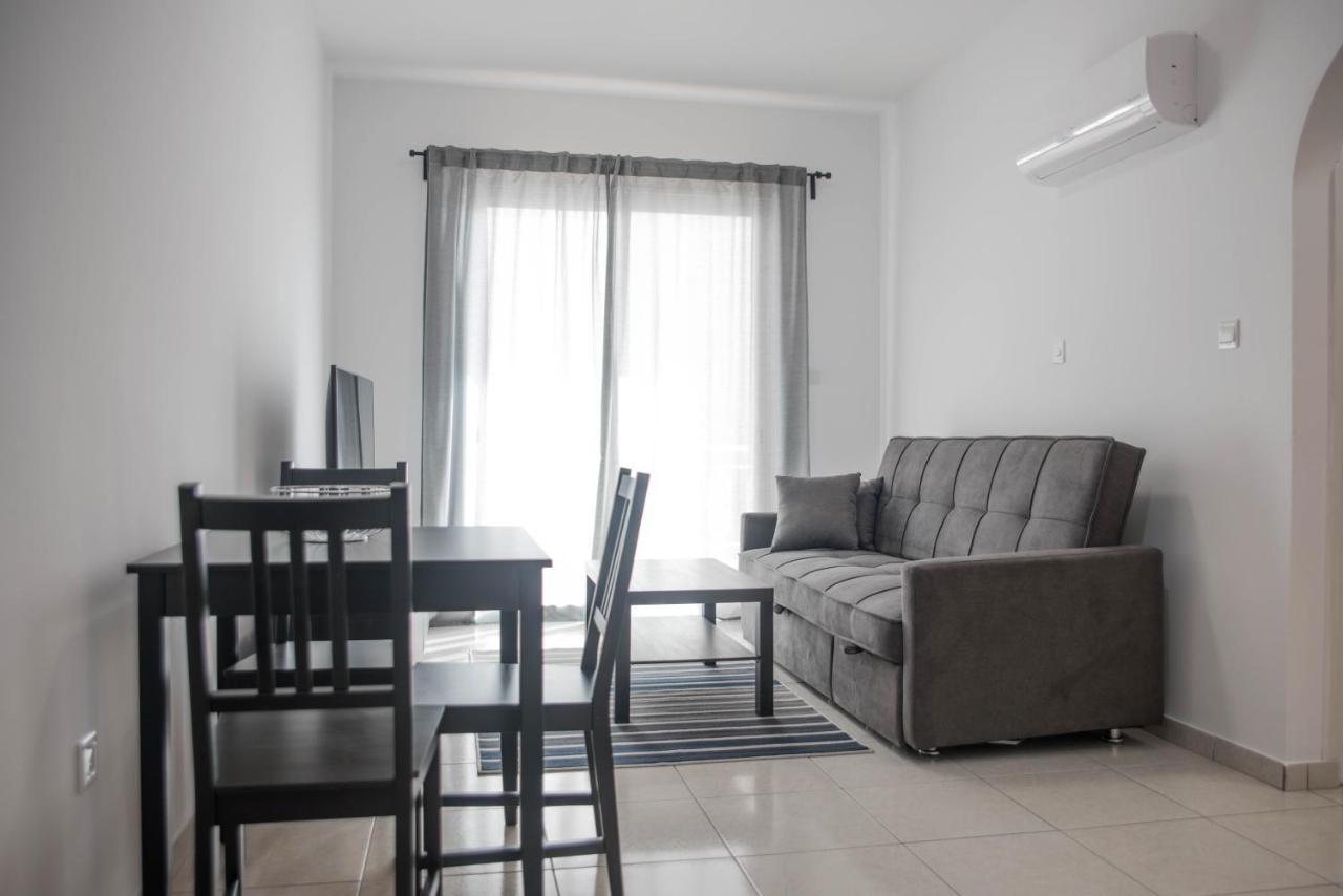 Renovated One Bedroom Apartment In Paphos With Pool Buitenkant foto