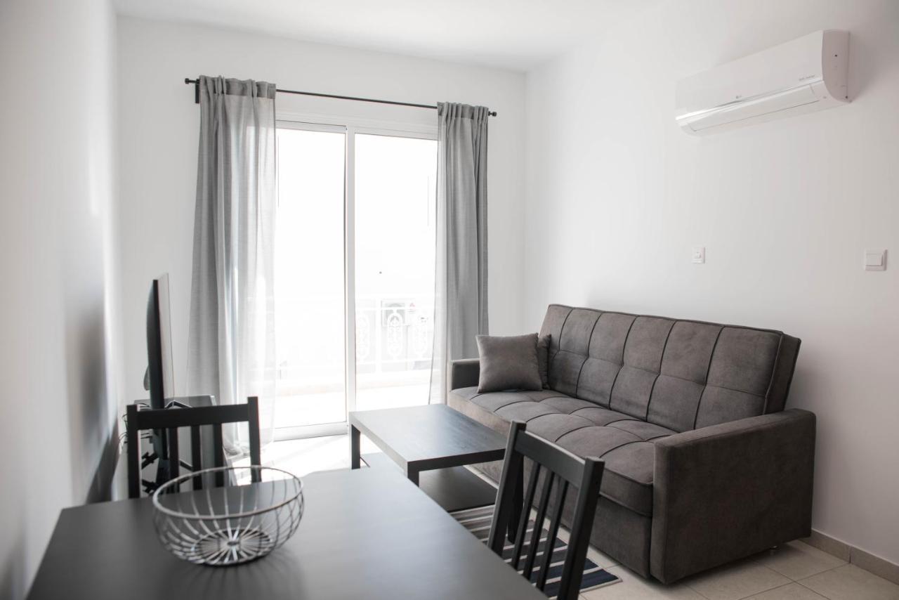 Renovated One Bedroom Apartment In Paphos With Pool Buitenkant foto