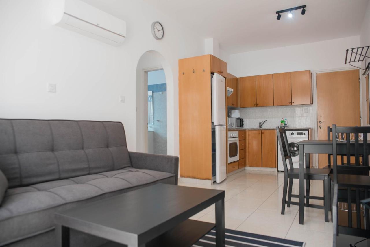 Renovated One Bedroom Apartment In Paphos With Pool Buitenkant foto