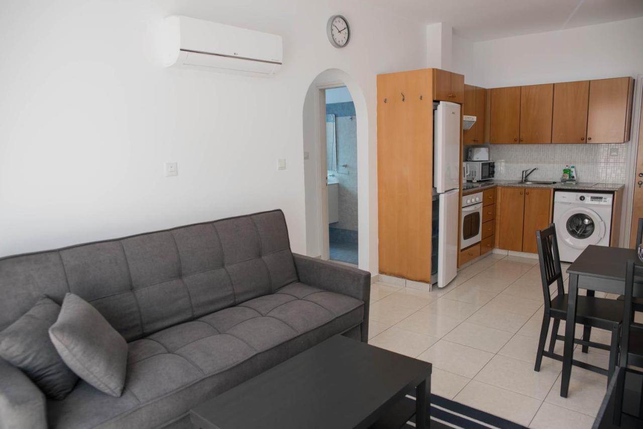 Renovated One Bedroom Apartment In Paphos With Pool Buitenkant foto